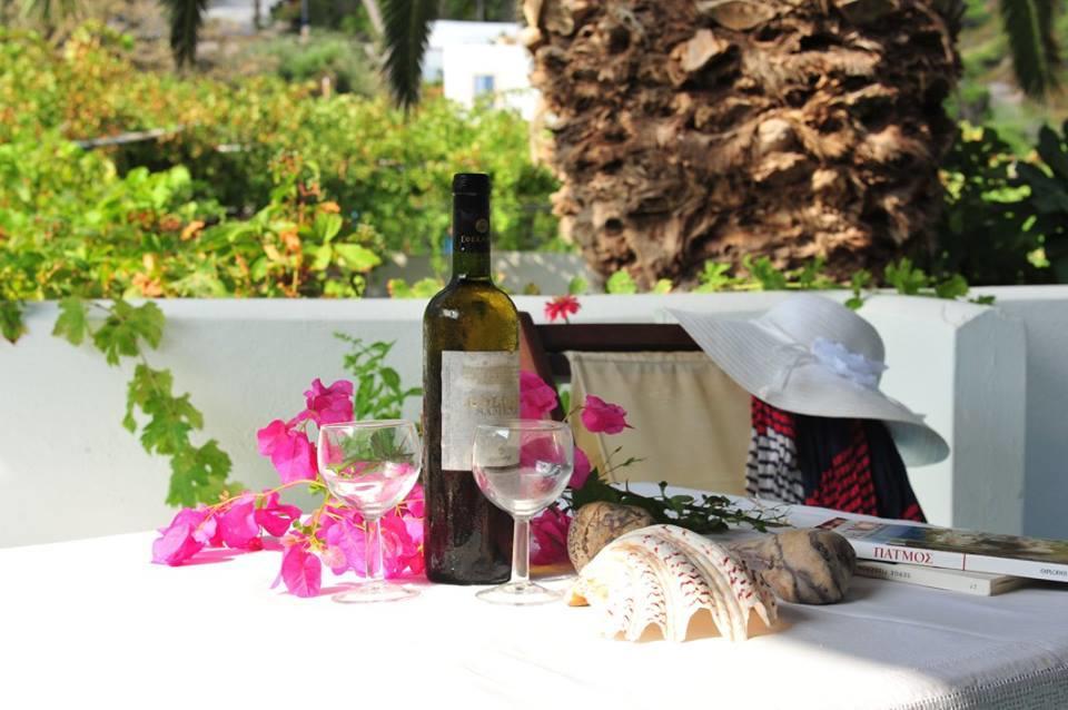 Lampi'S Dolphin Aparthotel Patmos Island Ngoại thất bức ảnh